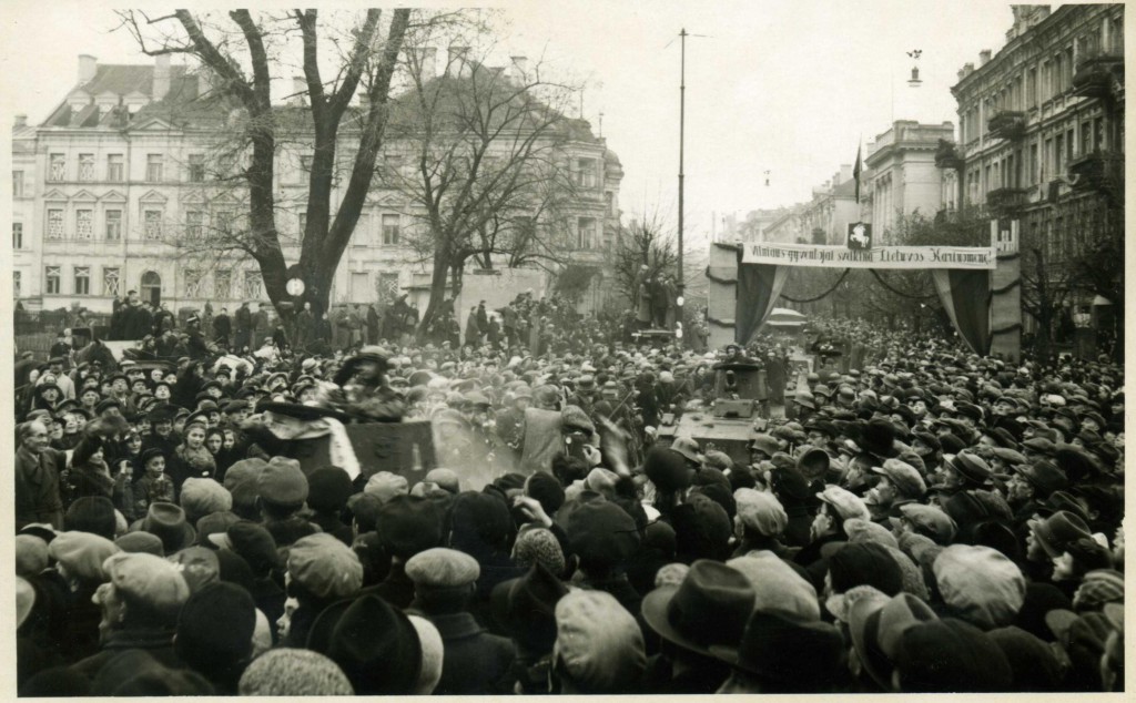 LIetuvos_kariai_Gedimino_prospekte